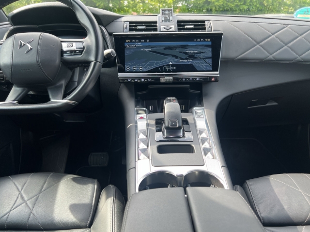 Fahrzeugabbildung DS Automobiles DS7 DS Rivoli Digitales Cockpit Klimasitze LED Klimaautom Ambientebeleuchtung