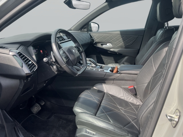 Fahrzeugabbildung DS Automobiles DS7 DS Rivoli Digitales Cockpit Klimasitze LED Klimaautom Ambientebeleuchtung