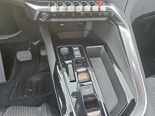 Fahrzeugabbildung Peugeot 3008 Allure Pack 1.2 PureTech Navi Digitales Cockpit 360 Kamera LED El. Heckklappe