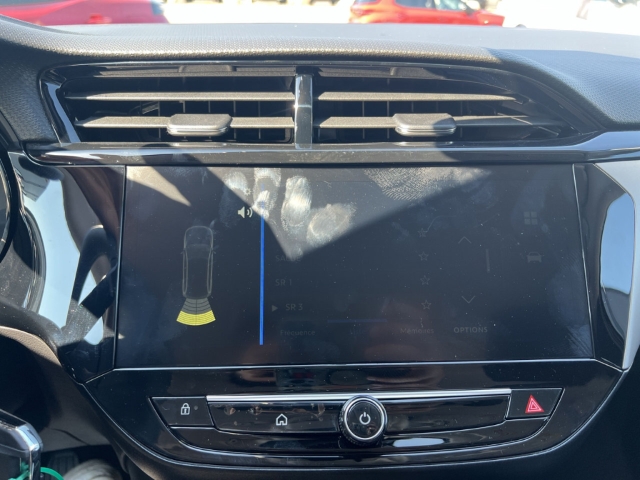 Fahrzeugabbildung Opel Corsa Edition LED Apple CarPlay Android Auto Musikstreaming DAB SHZ LenkradHZG Spurhalteass.