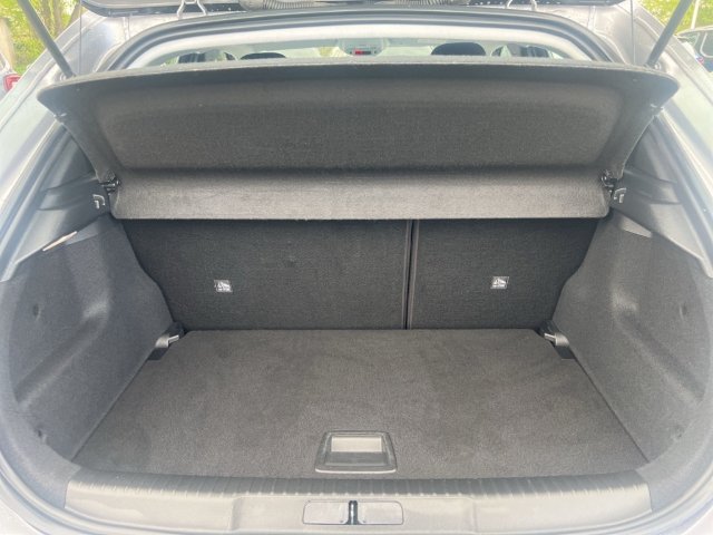 Fahrzeugabbildung Opel Mokka Elegance Digitales Cockpit LED Apple CarPlay Android Auto Musikstreaming DAB Ambientebeleuchtung
