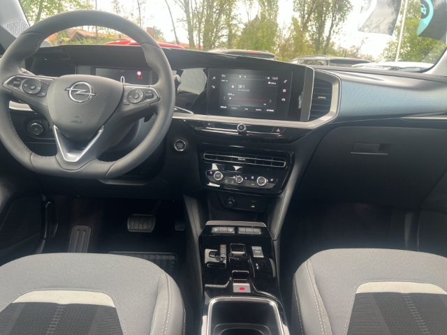 Fahrzeugabbildung Opel Mokka Elegance Digitales Cockpit LED Apple CarPlay Android Auto Musikstreaming DAB Ambientebeleuchtung