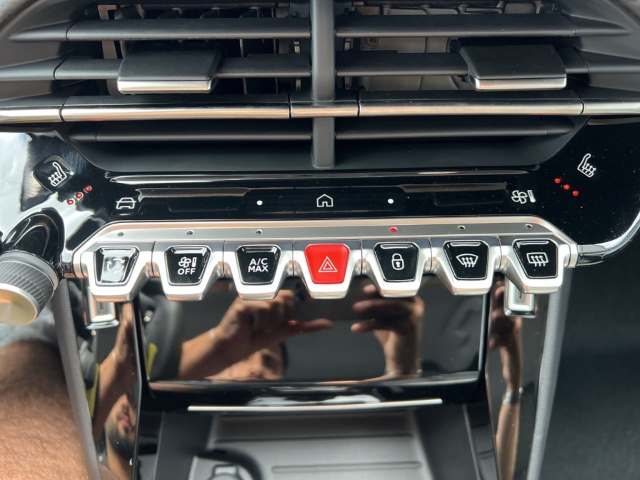 Fahrzeugabbildung Peugeot 208 Hybrid 110 Allure Navi Digitales Cockpit 360 Kamera LED Apple CarPlay Android Auto