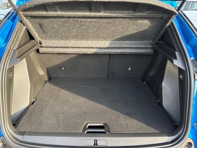 Fahrzeugabbildung Peugeot 2008 Allure Pack Navi Digitales Cockpit LED Apple CarPlay Android Auto Klimaautom