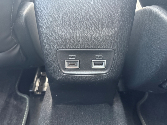 Fahrzeugabbildung Peugeot 208 Hybrid 136 GT Panorama LED Apple CarPlay Android Auto Fahrerprofil DAB Ambientebeleuchtung