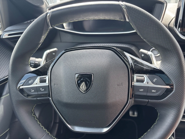 Fahrzeugabbildung Peugeot 208 Hybrid 136 GT Panorama LED Apple CarPlay Android Auto Fahrerprofil DAB Ambientebeleuchtung