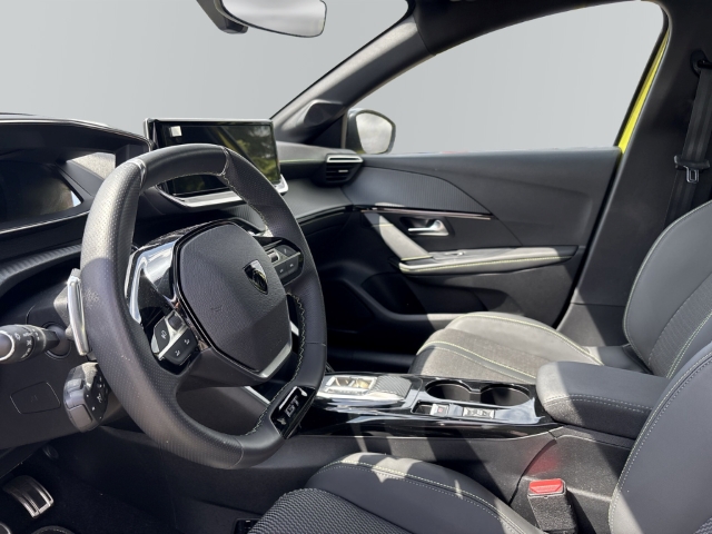 Fahrzeugabbildung Peugeot 208 Hybrid 136 GT Panorama LED Apple CarPlay Android Auto Fahrerprofil DAB Ambientebeleuchtung