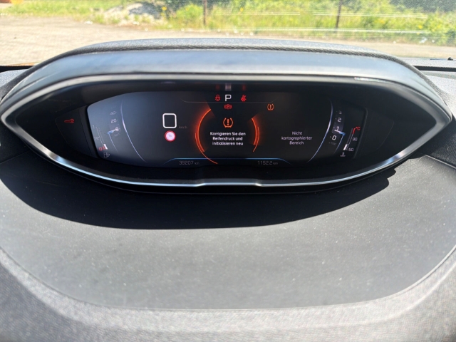 Fahrzeugabbildung Peugeot 3008 Allure Pack Navi Digitales Cockpit LED Apple CarPlay Android Auto 2-Zonen-Klimaautom