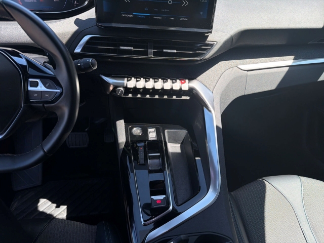 Fahrzeugabbildung Peugeot 3008 Allure Pack Navi Digitales Cockpit LED Apple CarPlay Android Auto 2-Zonen-Klimaautom