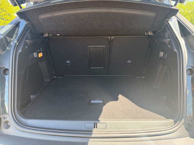 Fahrzeugabbildung Peugeot 3008 Allure Pack Navi Digitales Cockpit LED Apple CarPlay Android Auto 2-Zonen-Klimaautom