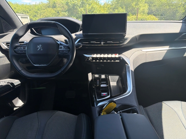 Fahrzeugabbildung Peugeot 3008 Allure Pack Navi Digitales Cockpit LED Apple CarPlay Android Auto 2-Zonen-Klimaautom