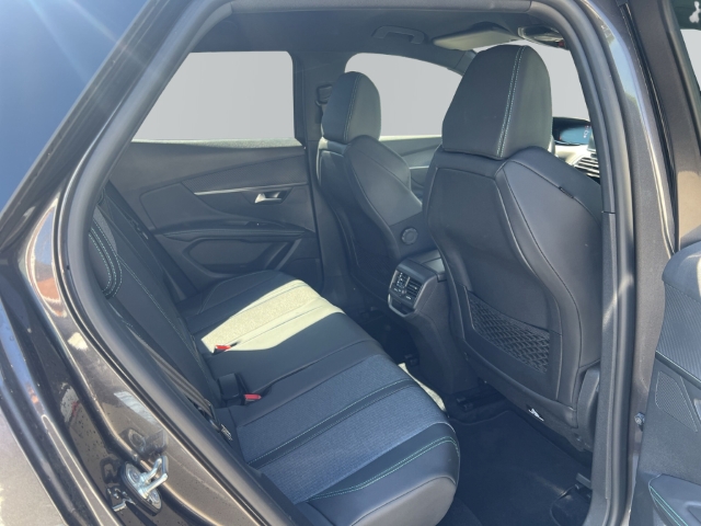 Fahrzeugabbildung Peugeot 3008 Allure Pack Navi Digitales Cockpit LED ACC El. Heckklappe 2-Zonen-Klimaautom