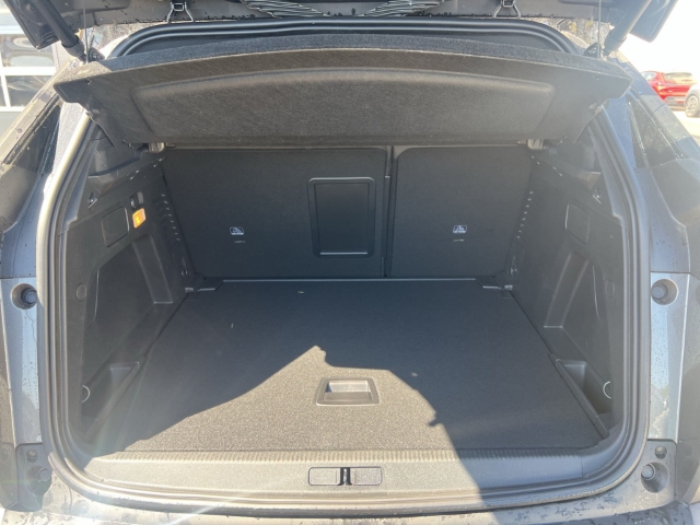 Fahrzeugabbildung Peugeot 3008 Allure Pack Navi Digitales Cockpit LED ACC El. Heckklappe 2-Zonen-Klimaautom