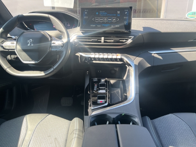 Fahrzeugabbildung Peugeot 3008 Allure Pack Navi Digitales Cockpit LED ACC El. Heckklappe 2-Zonen-Klimaautom