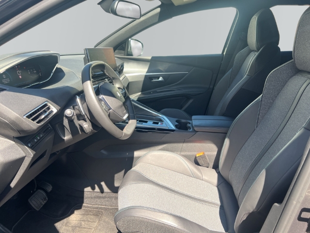 Fahrzeugabbildung Peugeot 3008 Allure Pack Navi Digitales Cockpit LED ACC El. Heckklappe 2-Zonen-Klimaautom