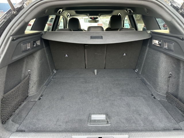 Fahrzeugabbildung Peugeot 308 SW GT El. Panodach Navi Leder Memory Sitze Massagesitze LED Blendfreies Fernl.