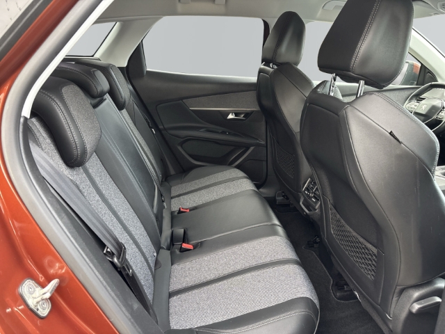 Fahrzeugabbildung Peugeot 3008 Allure Navi Digitales Cockpit 360 Kamera El. Heckklappe 2-Zonen-Klimaautom DAB