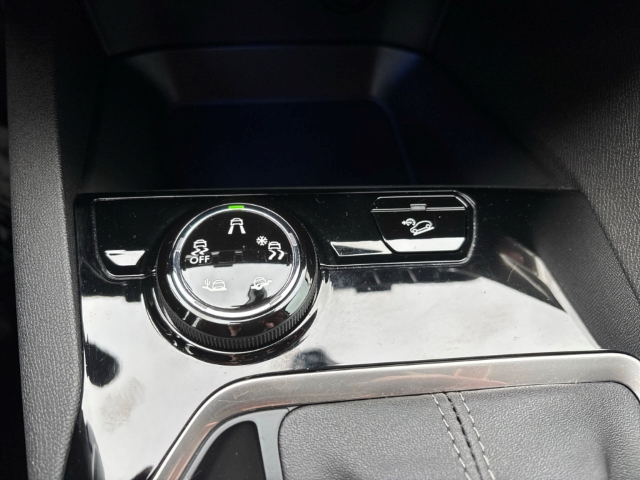Fahrzeugabbildung Peugeot 3008 Allure Navi Digitales Cockpit 360 Kamera El. Heckklappe 2-Zonen-Klimaautom DAB