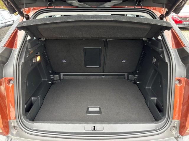 Fahrzeugabbildung Peugeot 3008 Allure Navi Digitales Cockpit 360 Kamera El. Heckklappe 2-Zonen-Klimaautom DAB