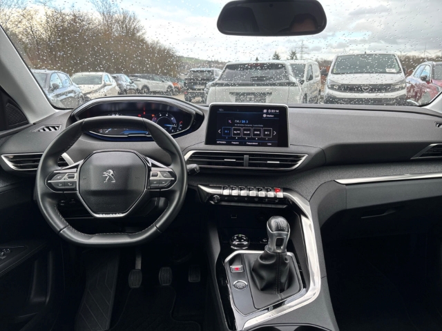 Fahrzeugabbildung Peugeot 3008 Allure Navi Digitales Cockpit 360 Kamera El. Heckklappe 2-Zonen-Klimaautom DAB