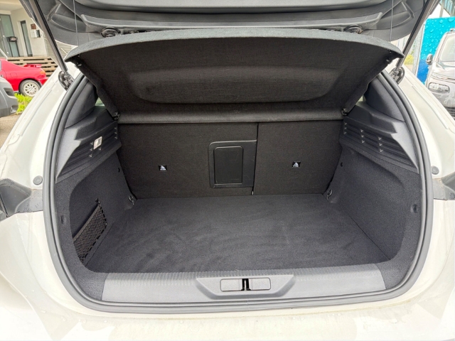 Fahrzeugabbildung Peugeot 308 Hybrid 180 Allure Pack Navi Memory Sitze 360 Kamera LED Apple CarPlay Android Auto