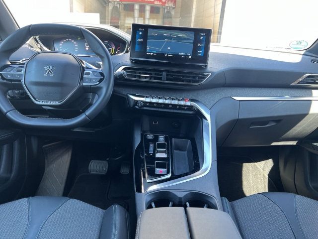 Fahrzeugabbildung Peugeot 5008 Hybrid Allure Pack Navi Digitales Cockpit LED 2-Zonen-Klimaautom DAB Ambientebeleuchtung