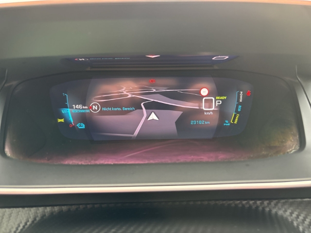 Fahrzeugabbildung Peugeot e-2008 Allure Pack Elektro Navi Digitales Cockpit LED Apple CarPlay Android Auto Klimaautom