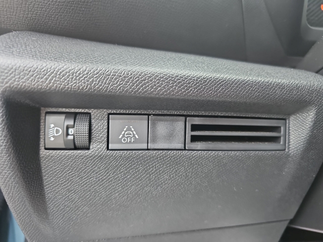 Fahrzeugabbildung Citroen C4 Live Pack 1.2 PureTech DAB Spurhalteass. Verkehrszeichenerk. Notbremsass. Temp