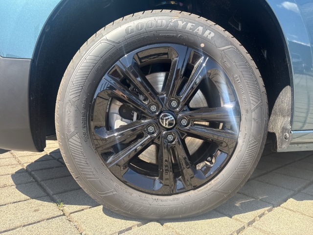 Fahrzeugabbildung Citroen Berlingo MPV Plus M Blue Hdi 130 S&S EAT8