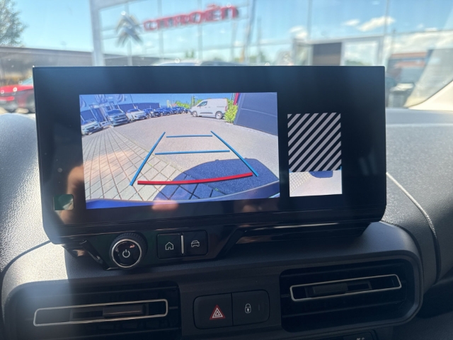 Fahrzeugabbildung Citroen Berlingo MPV Plus M Blue Hdi 130 S&S EAT8