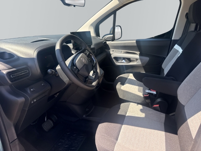 Fahrzeugabbildung Citroen Berlingo MPV Plus M Blue Hdi 130 S&S EAT8