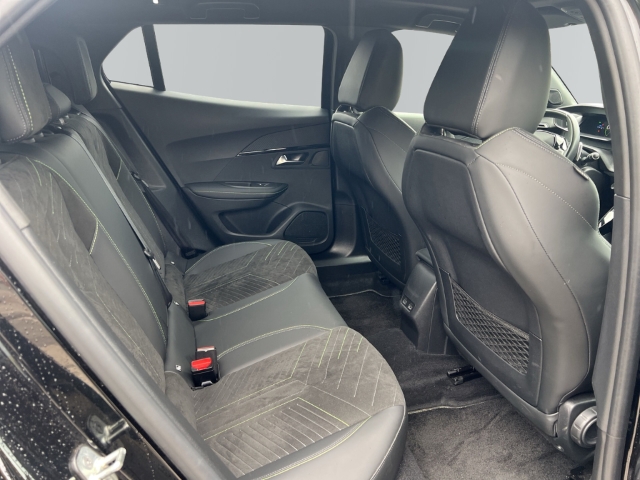 Fahrzeugabbildung Peugeot 2008 GT El. Panodach Navi Leder 360 Kamera Massagesitze LED ACC Apple CarPlay Android Auto