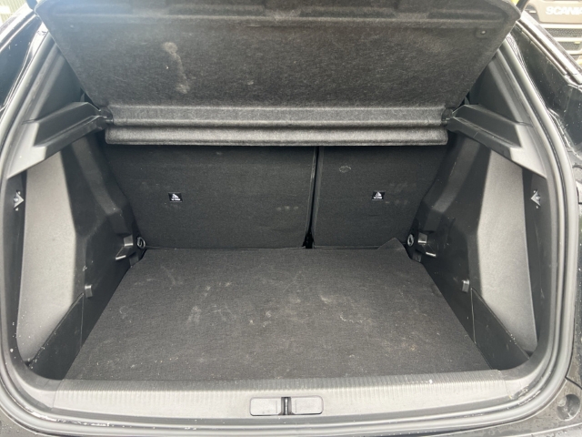 Fahrzeugabbildung Peugeot 2008 GT El. Panodach Navi Leder 360 Kamera Massagesitze LED ACC Apple CarPlay Android Auto