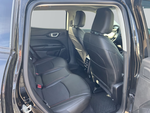 Fahrzeugabbildung Jeep Compass High Altitude 130 PS MHEV, AHK FWD
