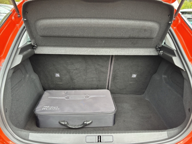 Fahrzeugabbildung Opel Corsa Electric Elegance LED Apple CarPlay Android Auto Klimaautom Musikstreaming DAB