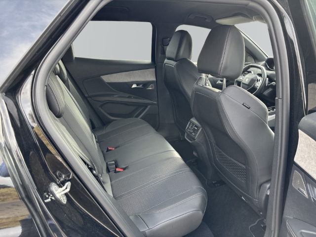 Fahrzeugabbildung Peugeot 3008 GT Navi Digitales Cockpit Soundsystem LED ACC 2-Zonen-Klimaautom Fahrerprofil