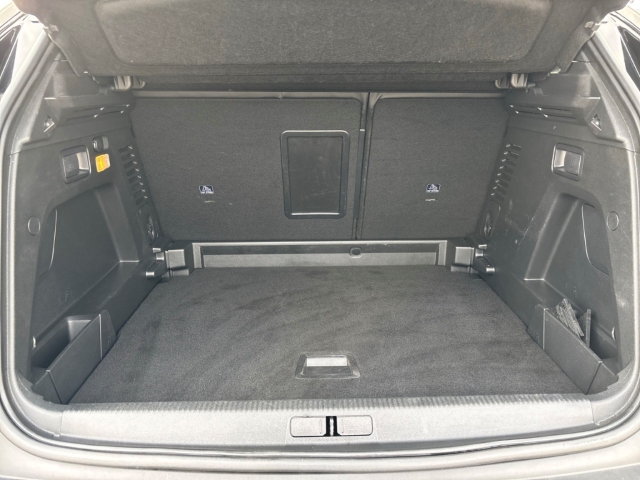 Fahrzeugabbildung Peugeot 3008 GT Navi Digitales Cockpit Soundsystem LED ACC 2-Zonen-Klimaautom Fahrerprofil