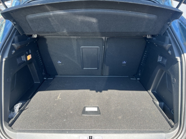 Fahrzeugabbildung Peugeot 3008 Allure Pack Navi Digitales Cockpit LED 2-Zonen-Klimaautom DAB SHZ Keyless Spurhalteass.