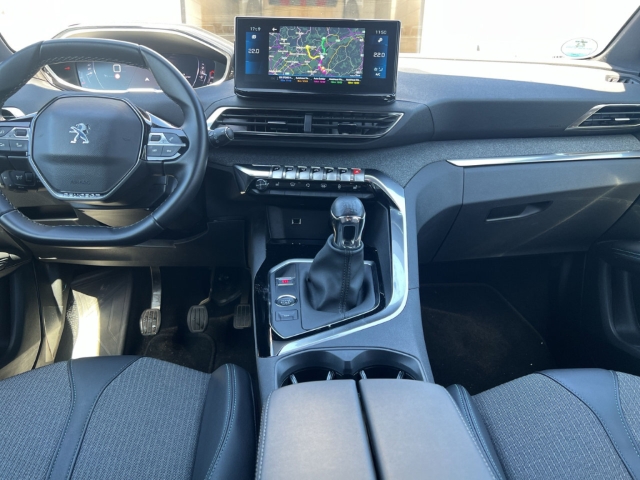 Fahrzeugabbildung Peugeot 3008 Allure Pack Navi Digitales Cockpit LED 2-Zonen-Klimaautom DAB SHZ Keyless Spurhalteass.