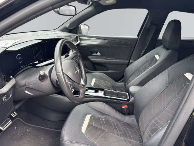 Fahrzeugabbildung Opel Mokka Ultimate Navi Leder Digitales Cockpit Massagesitze LED Blendfreies Fernl. Kurvenlicht - mit KI generiert/bearbeitet