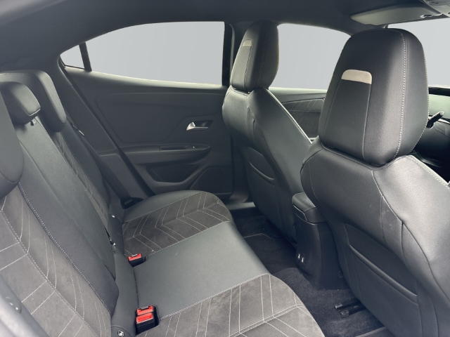 Fahrzeugabbildung Opel Mokka Ultimate Navi Leder Digitales Cockpit Massagesitze LED Blendfreies Fernl. Kurvenlicht - mit KI generiert/bearbeitet