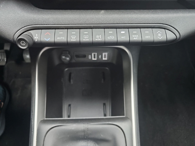 Fahrzeugabbildung Jeep Avenger Altitude 1.2 100 PS JBL Navi RFK LED El. Heckklappe Apple CarPlay Android Auto Klimaautom