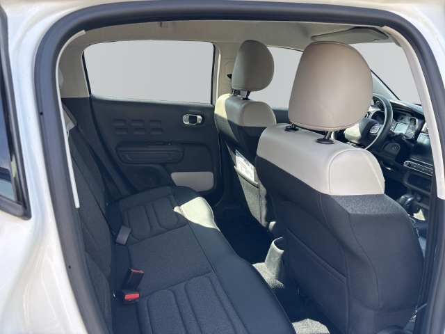 Fahrzeugabbildung Citroen C3 Aircross Shine Navi Apple CarPlay Android Auto DAB Parklenkass. Totwinkelassistent - mit KI generiert/bearbeitet