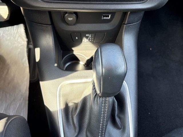 Fahrzeugabbildung Citroen C3 Aircross Shine Navi Apple CarPlay Android Auto DAB Parklenkass. Totwinkelassistent - mit KI generiert/bearbeitet