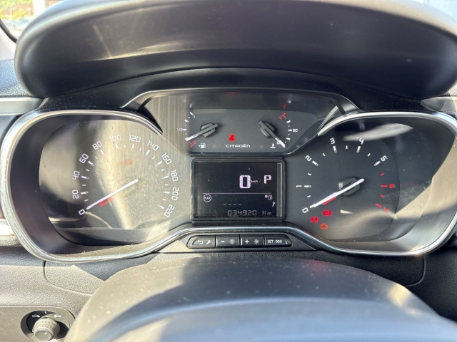 Fahrzeugabbildung Citroen C3 Aircross Shine Navi Apple CarPlay Android Auto DAB Parklenkass. Totwinkelassistent - mit KI generiert/bearbeitet