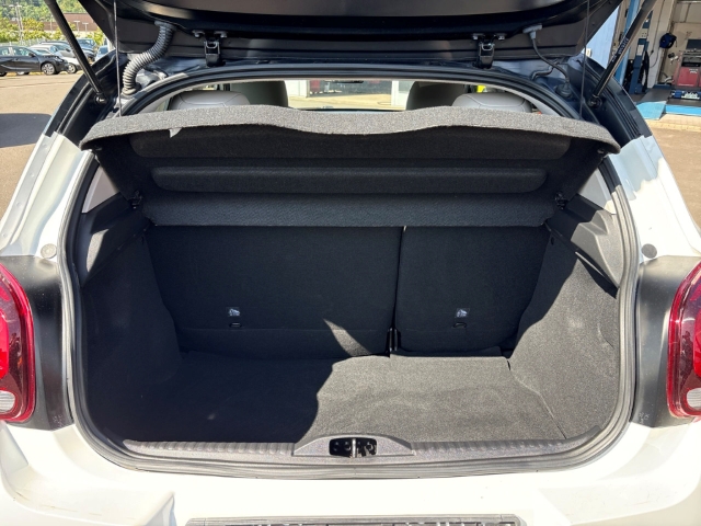 Fahrzeugabbildung Citroen C3 Aircross Shine Navi Apple CarPlay Android Auto DAB Parklenkass. Totwinkelassistent - mit KI generiert/bearbeitet