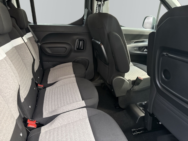 Fahrzeugabbildung Citroen Berlingo MPV Plus XL Blue Hdi 100 - mit KI generiert/bearbeitet