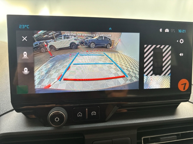 Fahrzeugabbildung Citroen Berlingo MPV Plus XL Blue Hdi 100 - mit KI generiert/bearbeitet