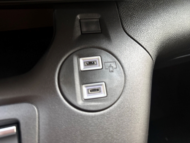 Fahrzeugabbildung Citroen Berlingo MPV Plus XL Blue Hdi 100 - mit KI generiert/bearbeitet