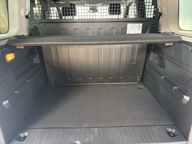 Fahrzeugabbildung Citroen Berlingo MPV Plus XL Blue Hdi 100 - mit KI generiert/bearbeitet